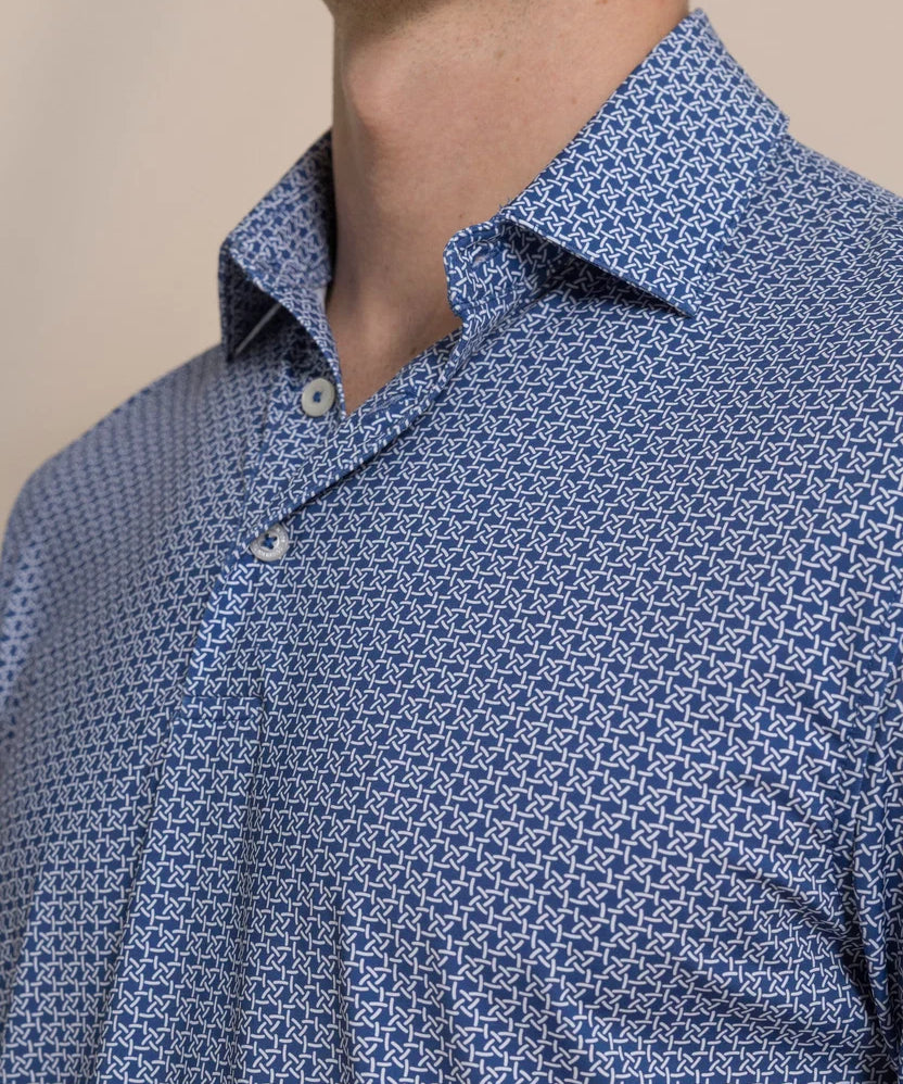 driver-weaving-around-printed-polo-nautical-blue-detail-12817-3.webp